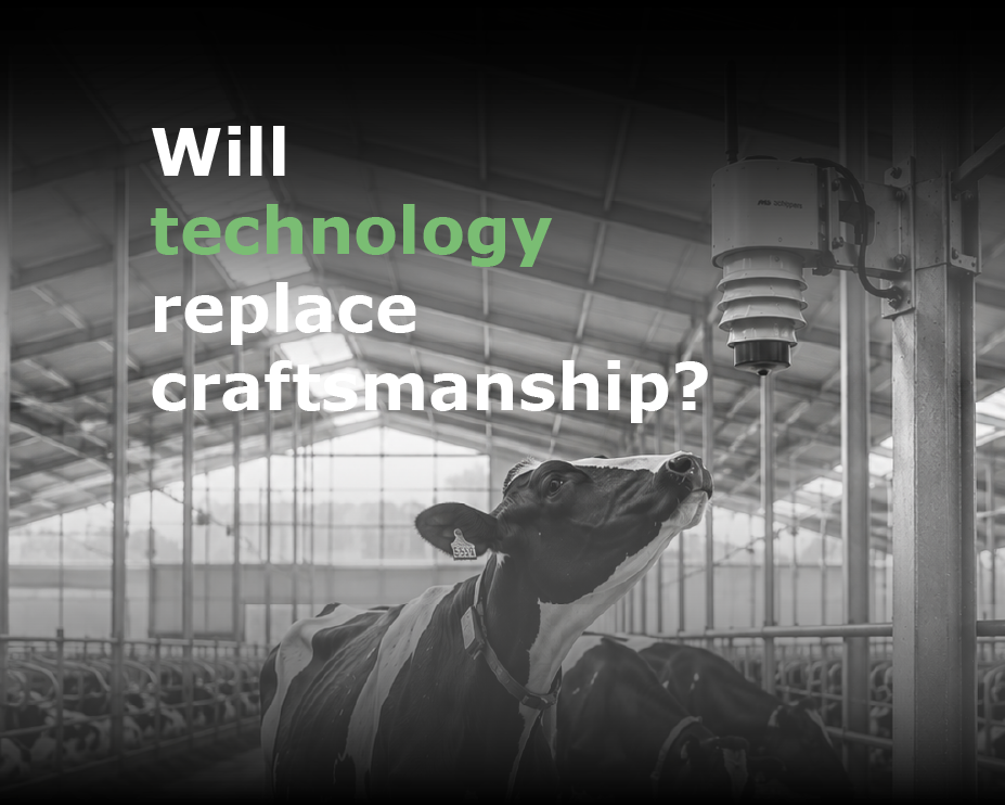 #AI image# Zwart-witte melkkoe in een moderne stal onder geautomatiseerde melkapparatuur, met de tekst: "Zal technologie vakmanschap vervangen?". Over technologie in de stallenbouw.